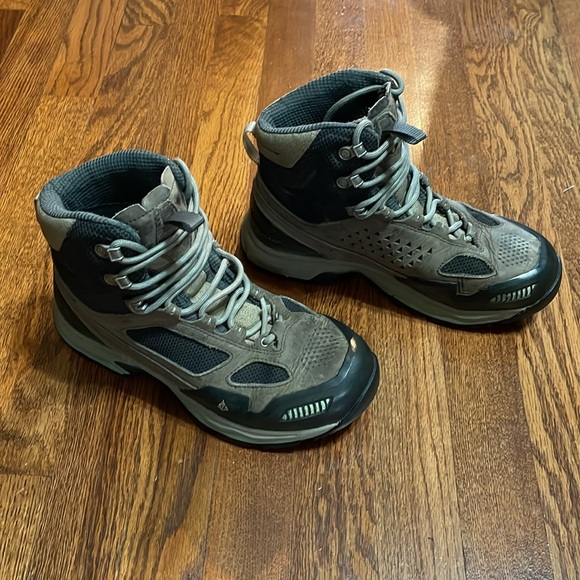 Gently used grey/sage green, Vasque Women’s hiking boots, size US 7.5/Eu 38 - Picture 3 of 8